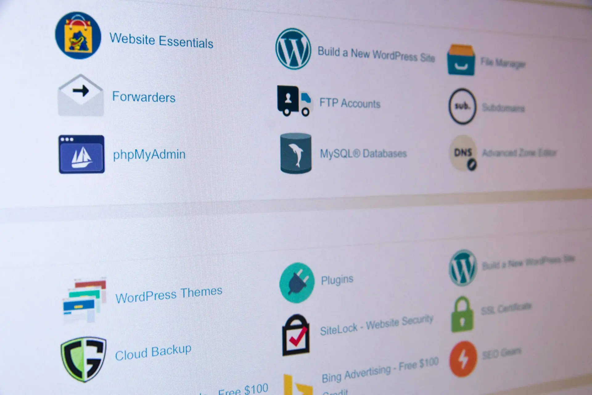 Educatieve website-juiste tools Controlepaneel met tools zoals WordPress, MySQL en plugins voor het bouwen van een educatieve website