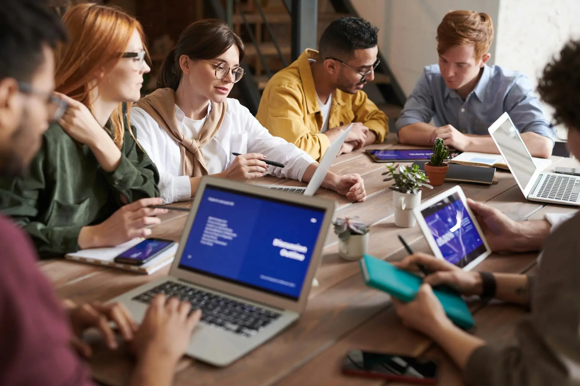 WordPress website laten maken in Sneek- Blijvend online resultaat met onderhoud & support Team bespreekt strategie voor website onderhoud en support
