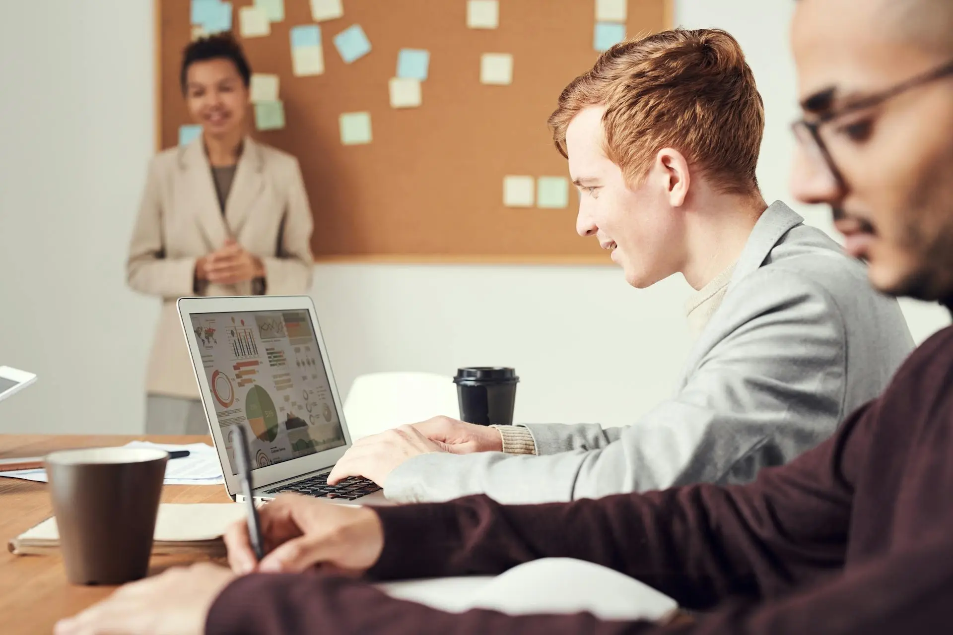 WordPress website laten maken in Breda- Wil je goed gevonden worden in Google SEO specialist analyseert data voor betere vindbaarheid in Google.