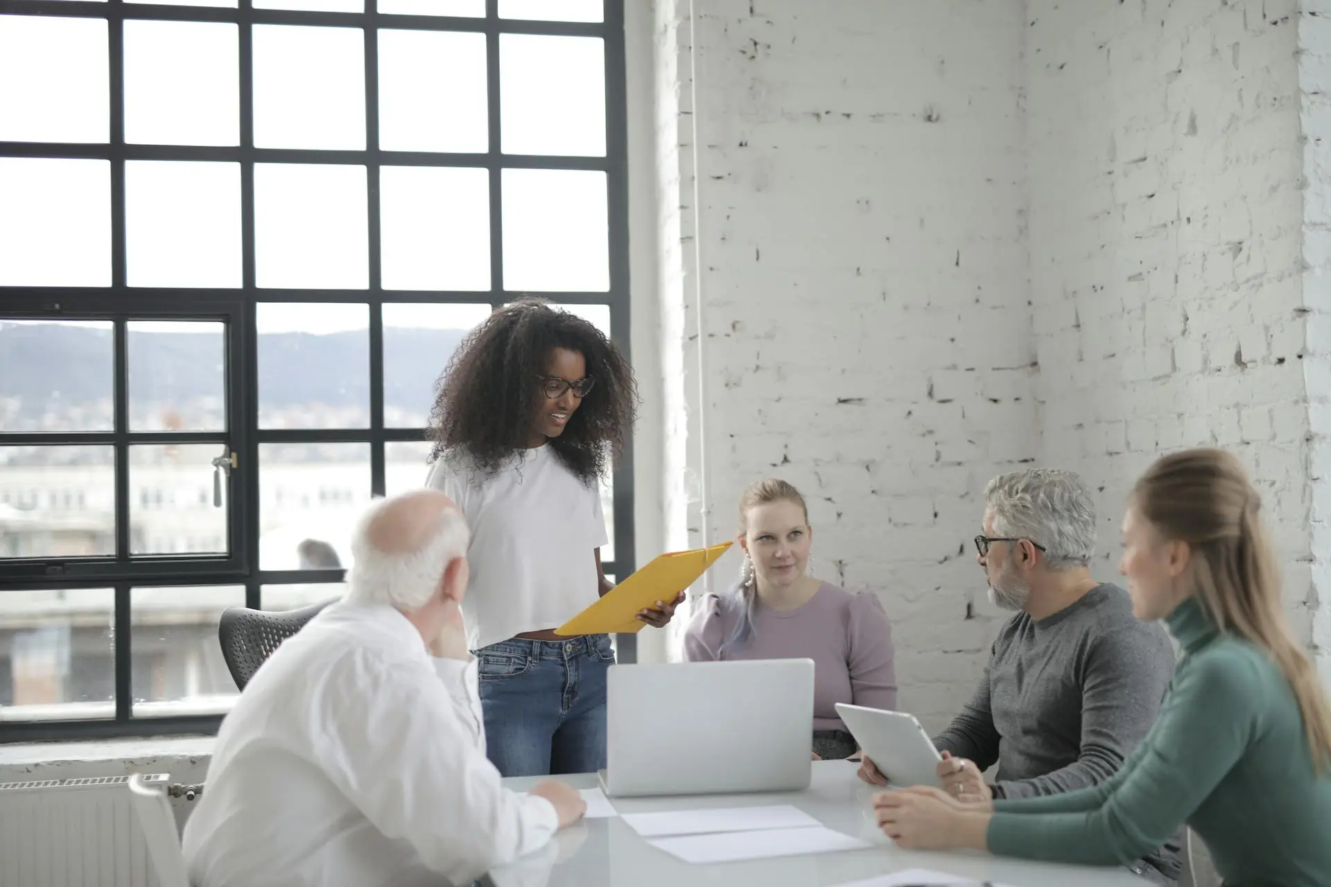 WordPress website laten maken in Deventer- Ook actief buiten Deventer WordPress website laten maken in Deventer - Ook actief buiten Deventer team bespreekt nieuwe projecten met klanten uit andere steden