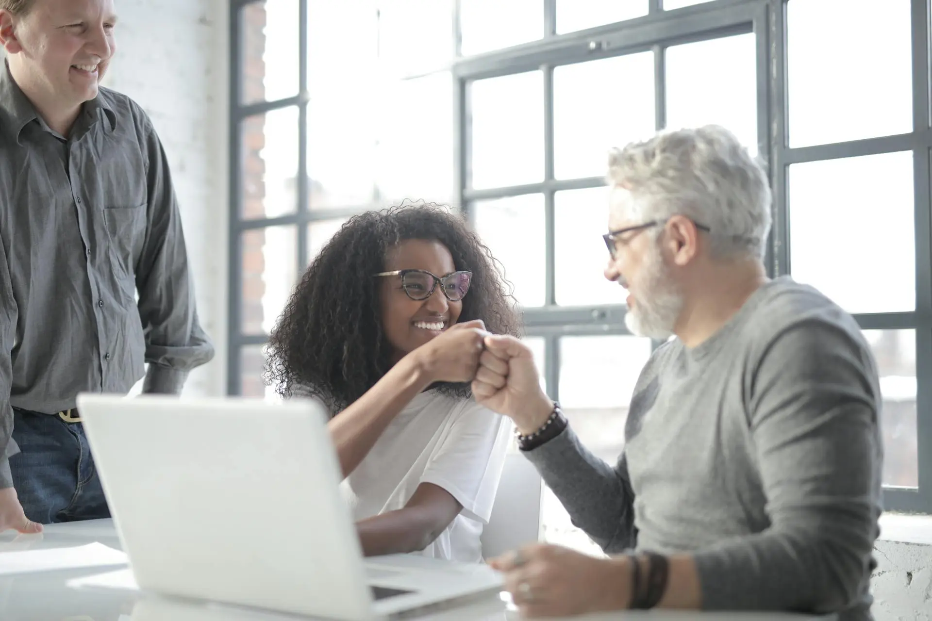 WordPress website laten maken in Deventer- Wil je beter gevonden worden in Google WordPress website laten maken in Deventer - Wil je beter gevonden worden in Google? ondernemers vieren samen een succesvolle online strategie