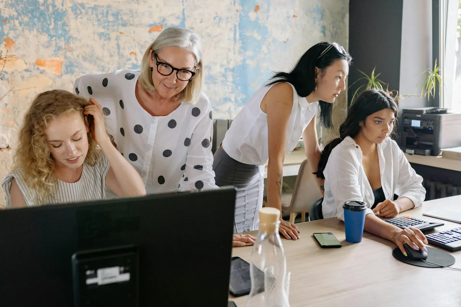 WordPress website laten maken in Eindhoven- Waarom kiezen voor WordPress (en Elementor) WordPress website laten maken in Eindhoven – team bespreekt ontwerp en functionaliteit in WordPress en Elementor.