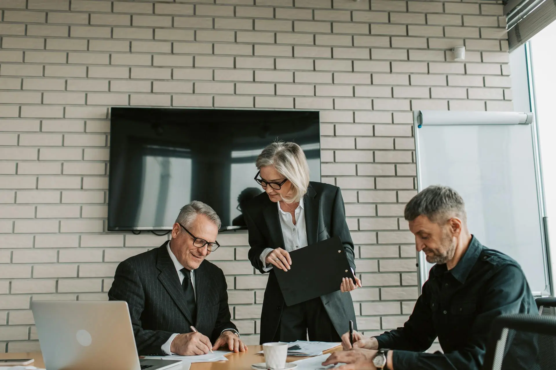 WordPress website laten maken in Maastricht- Van start tot live in 5 stappen WordPress website laten maken in Maastricht – Professioneel teamoverleg
